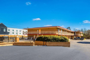 Отель Econo Lodge Inn & Suites Macon  Мэйкон